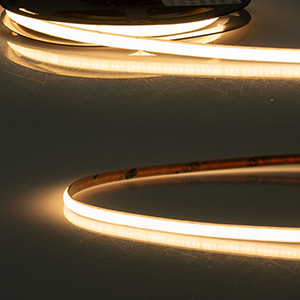 lineares Licht warmweiß