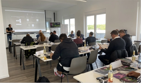 Akademie-100